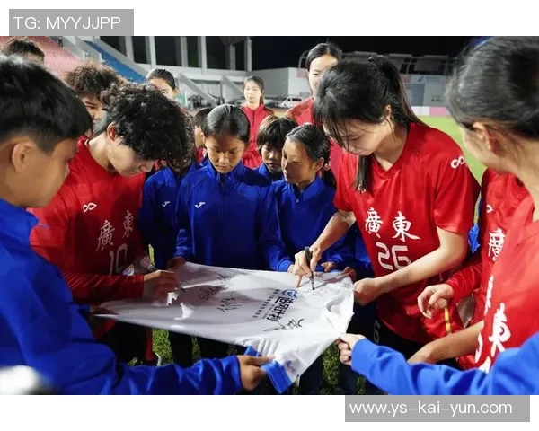 梅州“追风女孩”在全运赛场上“追星”,燃情加油为广东争光! 梅州“追风女孩”在全运赛场上“追星”,燃情加油为广东争光!