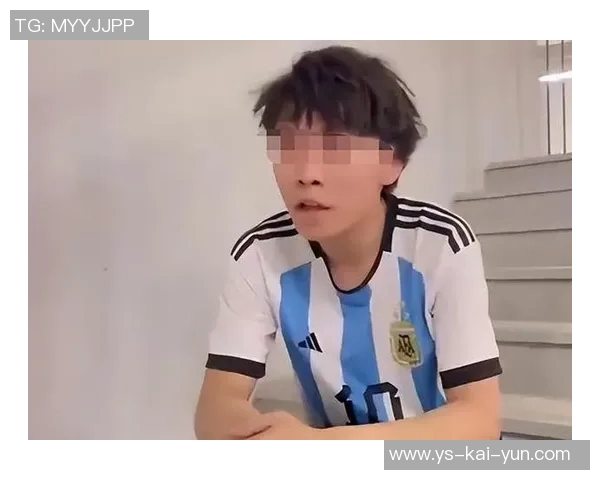 年轻貌美,凯拉特18岁门将的母亲被球迷误认为是他的姐姐 年轻貌美,凯拉特18岁门将的母亲被球迷误认为是他的姐姐